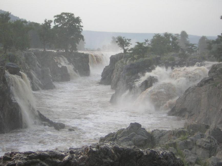 Filming at Hogenakkal Falls| Filmapia - real sites . reel sites