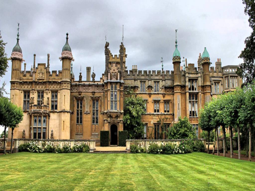 Filming at Knebworth House| Filmapia - real sites . reel sites